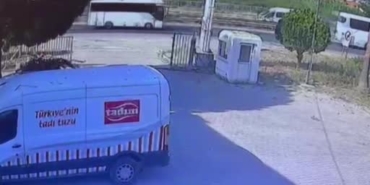 yol-kenarindaki-tabelaya-carpan-motosikletli-basindaki-kask-sayesinde-hayata-tutundu-XjgPHRQU.jpg