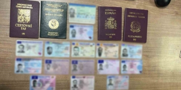 yurt-disina-gonderilecek-kargodan-sahte-pasaport-ve-kimlik-cikti-py9xpuQZ.jpg