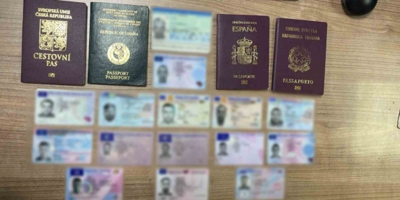 yurt-disina-gonderilecek-kargodan-sahte-pasaport-ve-kimlik-cikti-py9xpuQZ.jpg