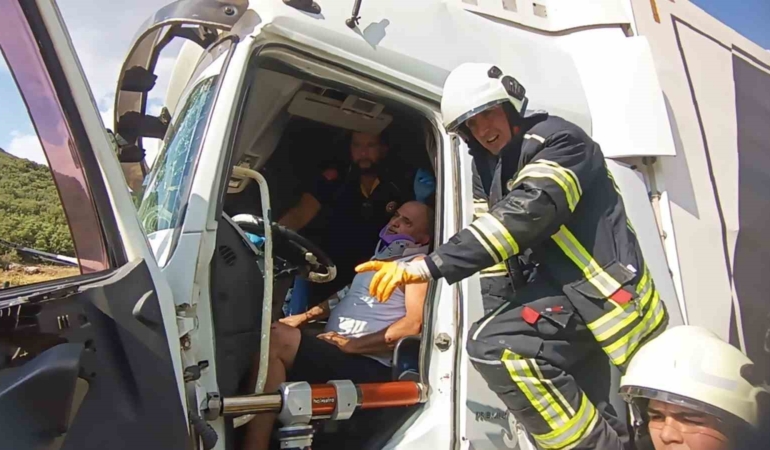 BURDUR'DA TIRLAR ÇARPIŞTI: 1 YARALI