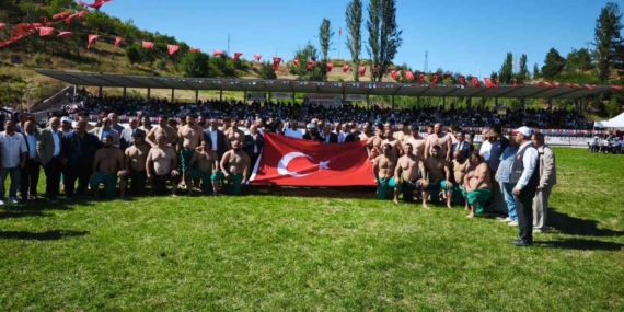 57. Karakucak Güreşleri Ahmet Ayık anısına Sivas'ta yapıldı