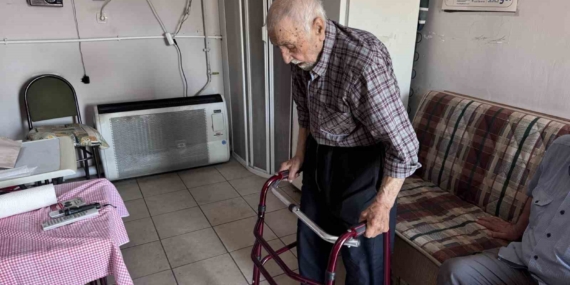 93 yaşındaki Niyazi Vural bakımevine yerleştirildi