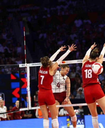 A Milli Kadın Voleybol Takımı Avrupa Şampiyonası'na galibiyetle başladı