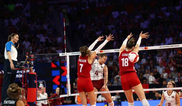 A Milli Kadın Voleybol Takımı Avrupa Şampiyonası'na galibiyetle başladı