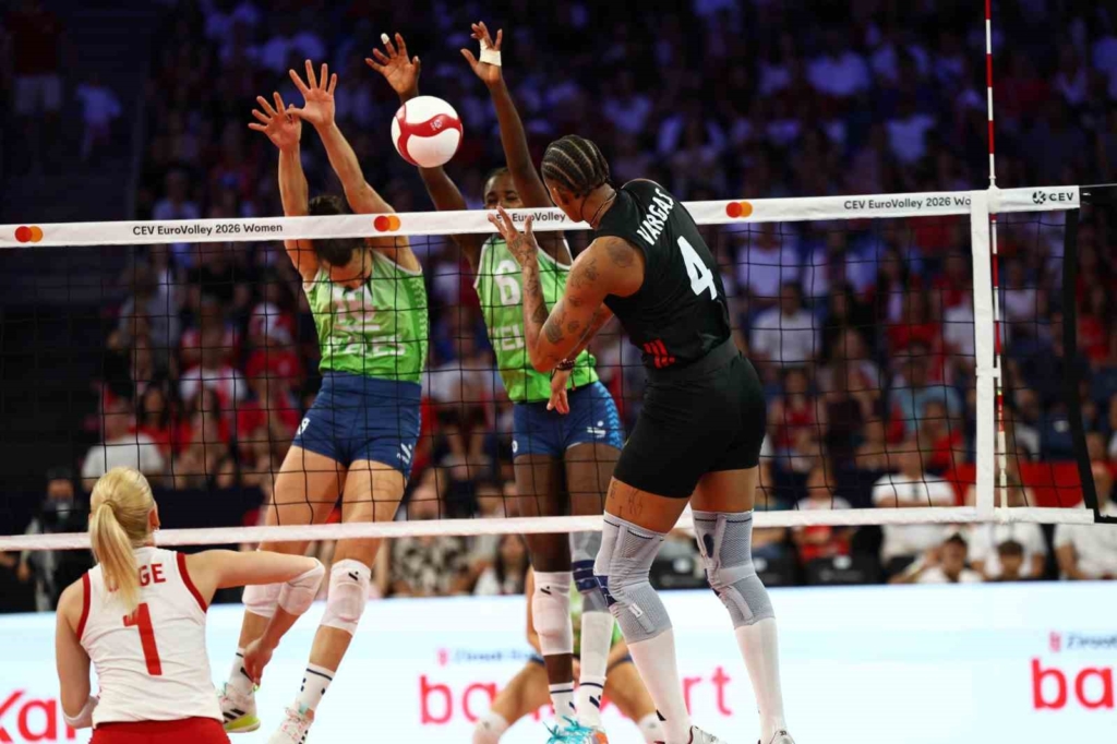 A Milli Kadın Voleybol Takımı, Avrupa Şampiyonası'nda Slovenya'yı yendi
