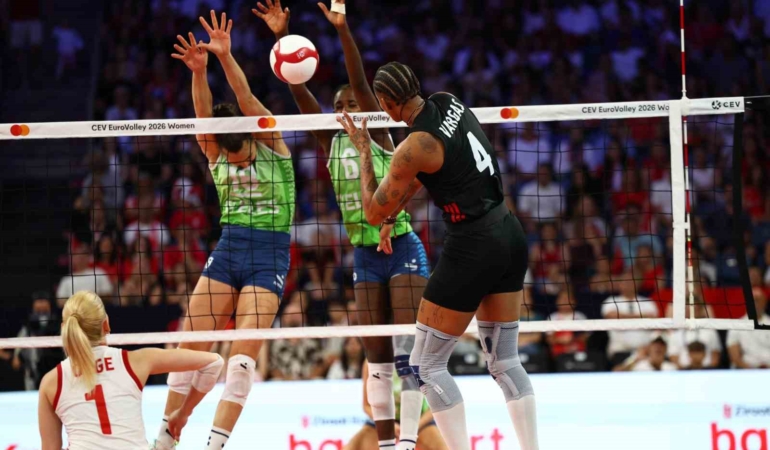A Milli Kadın Voleybol Takımı, Avrupa Şampiyonası'nda Slovenya'yı yendi