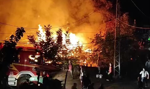 BABA OĞLUN EVİ YANGINDA KÜL OLDU