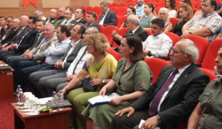 DENİZLİ'DE SAHİPSİZ SOKAK HAYVANLARI DEĞERLENDİRME TOPLANTISI YAPILDI