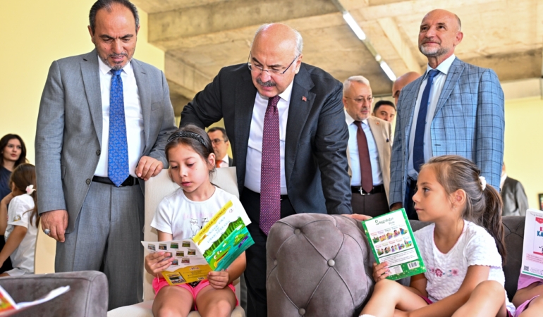 ÇOCUKLARIN BİSİKLET SEVİNCİ YÜZLERİ GÜLDÜRDÜ