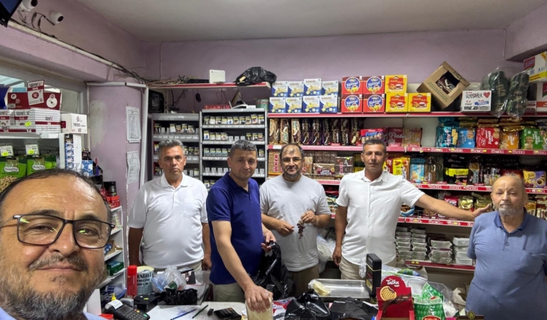 AK PARTİ DENİZLİ ESNAFIN YANINDA