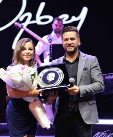 TAVAS ZEYBEK FESTİVALİNDE MERVE ÖZBEY COŞKUSU YAŞANDI