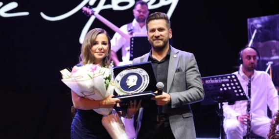 TAVAS ZEYBEK FESTİVALİNDE MERVE ÖZBEY COŞKUSU YAŞANDI