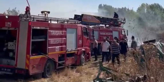 KÜTAHYA'DA YANGINDA 400 BALYA SAMAN KÜL OLDU