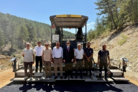 HİSARCIK KIZILÇUKUR-ALINÖREN YOLUNDA SICAK ASFALT ÇALIŞMASI SÜRÜYOR