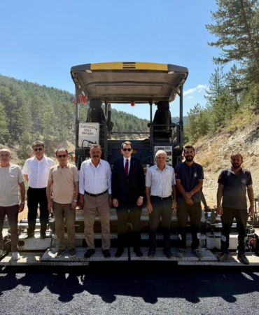 HİSARCIK KIZILÇUKUR-ALINÖREN YOLUNDA SICAK ASFALT ÇALIŞMASI SÜRÜYOR
