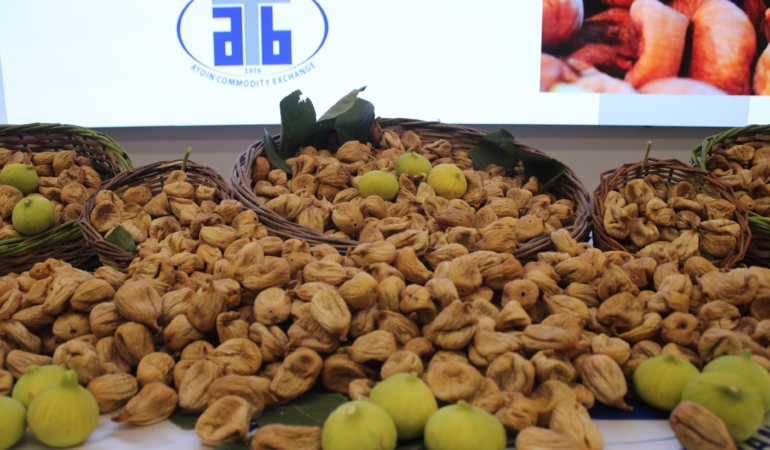 AYDIN'DA SEZONUN İLK KURU İNCİRİ 850 LİRADAN SATILDI