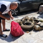 BODRUM'DA DENİZ DİBİNDEN ÇIKANLAR ŞAŞIRTTI: TORBA SAHİLİNDEN 75 KİLO ATIK ÇIKARILDI