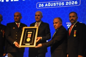 TBMM BAŞKANI KURTULMUŞ: "İSRAİL SADECE TÜRKİYE'DEN ÇEKİNİYOR VE TÜRKİYE'NİN BÖLGESİNDE OLUŞTURACAĞI BARIŞ VE KARDEŞLİK İKLİMİNDEN ÇEKİNİYOR" "TERÖR ÖRGÜTÜ SİLAH BIRAKMAZSA? BU YASADA 3 TANE SİGORTA VARDIR, BIRAKMAZSA KENDİLERİ BİLİR" "BIRAKMAZSA TÜRKİYE BUNDAN EVVEL OLDUĞU GİBİ TERÖRLE MÜCADELE ETMEYİ GAYET İYİ BİLİR"