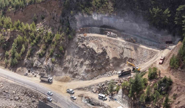 Adana'da Heyelan Islahı ve Tünel Projesi Başladı
