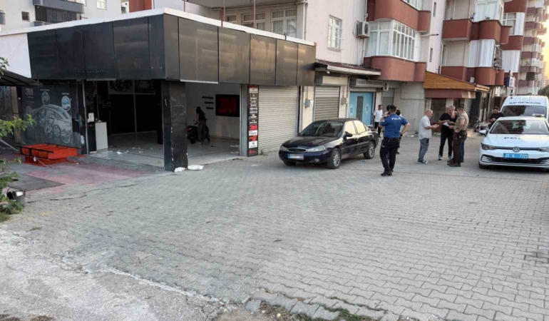 Adana'da alacak verecek kavgasında baba ve oğlu öldü