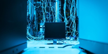 Adana'da internet kablolarını çalan hırsız aranıyor