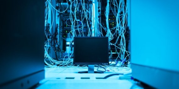 Adana'da internet kablolarını çalan hırsız aranıyor