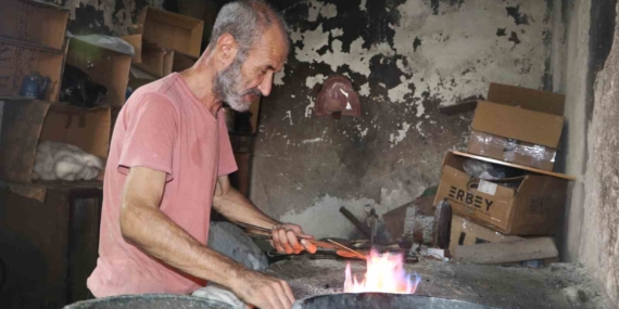 Adana'da kalaycılık ve şiir: Hulusi Deveci'nin hikayesi