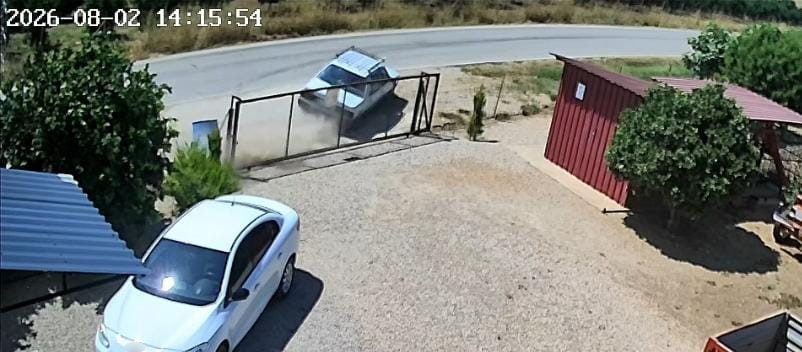 Adana'da otomobil takla attı, 2 kişi yaralandı