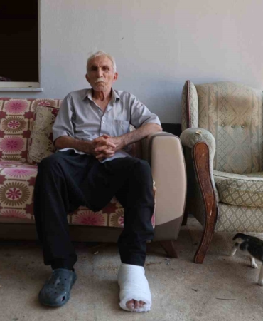 Adana'da yaşlı adama çarpan sürücü olay yerinden kaçtı