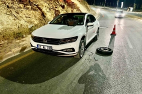 Adıyaman'da Çukura Giren Araçların Lastikleri Patladı