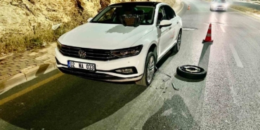 Adıyaman'da Çukura Giren Araçların Lastikleri Patladı