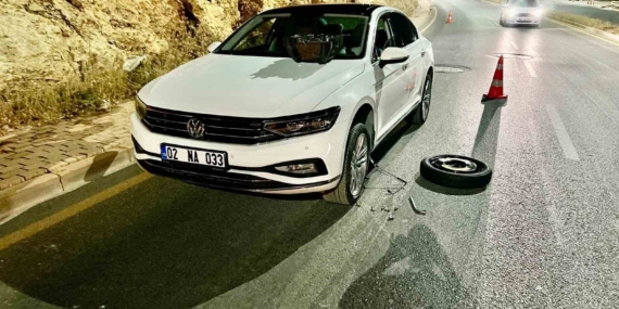 Adıyaman'da Çukura Giren Araçların Lastikleri Patladı