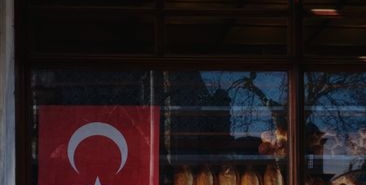 Adıyaman'da Pide Fırını Önündeki Elektrik Kabloları Tehlike Saçıyor