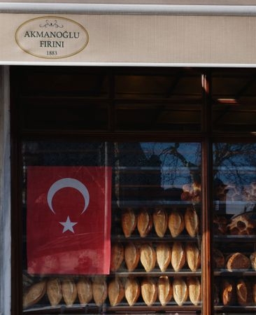 Adıyaman'da Pide Fırını Önündeki Elektrik Kabloları Tehlike Saçıyor