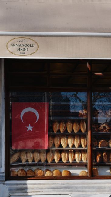 Adıyaman'da Pide Fırını Önündeki Elektrik Kabloları Tehlike Saçıyor