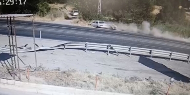 Adıyaman'da kontrolden çıkan otomobil şarampole devrildi, 2 yaralı