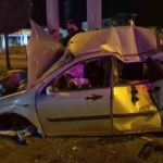 Adıyaman'da otomobil direğe çarptı, 4 kişi yaralandı