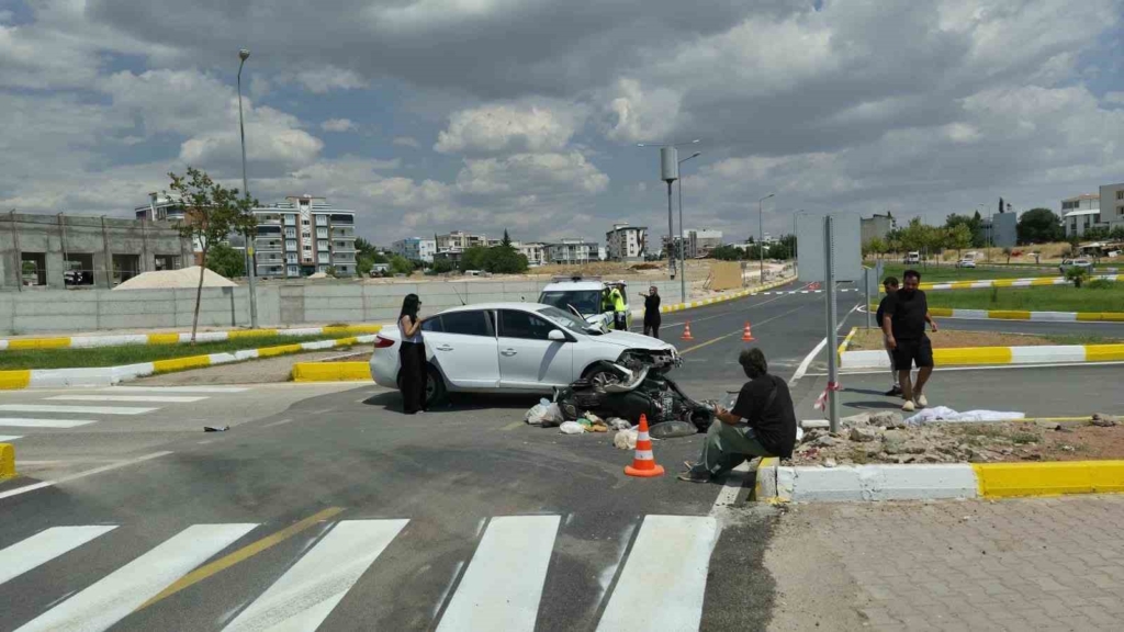 Adıyaman'da otomobil ile motosiklet çarpıştı, 1 yaralı