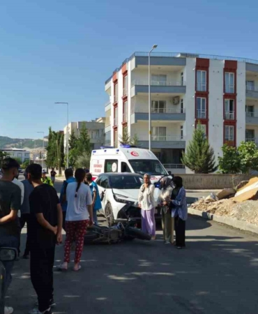 Adıyaman'da otomobil ile motosiklet çarpıştı, 2 yaralı