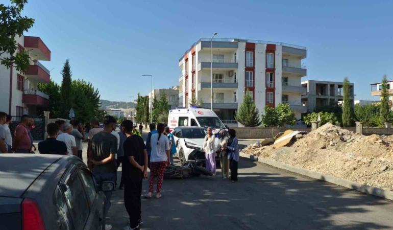 Adıyaman'da otomobil ile motosiklet çarpıştı, 2 yaralı