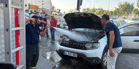 Adıyaman'da seyir halindeki otomobil yandı