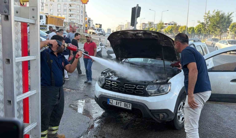 Adıyaman'da seyir halindeki otomobil yandı