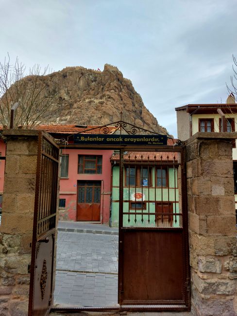 Afyonkarahisar'da eski kum ocağı çöplüğe döndü