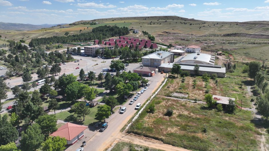 Afyonkarahisar'da serada zehirlenme: 24 kişi hastaneye kaldırıldı
