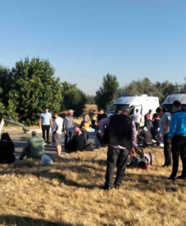 Afyonkarahisar'da yolcu otobüsü devrildi, çok sayıda yaralı var