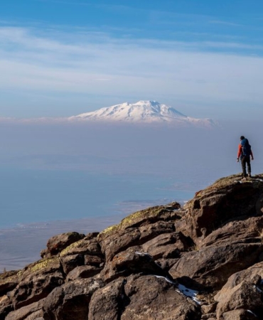 Ağrı Dağı'nda Sivas'tan Gelen Dağcılar Zirveye Ulaştı