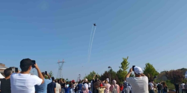 Ahlat'ta SOLOTÜRK'ün gösteri uçuşu büyük ilgi gördü