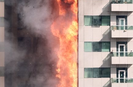 Aksaray'da 8 katlı binada yangın paniği