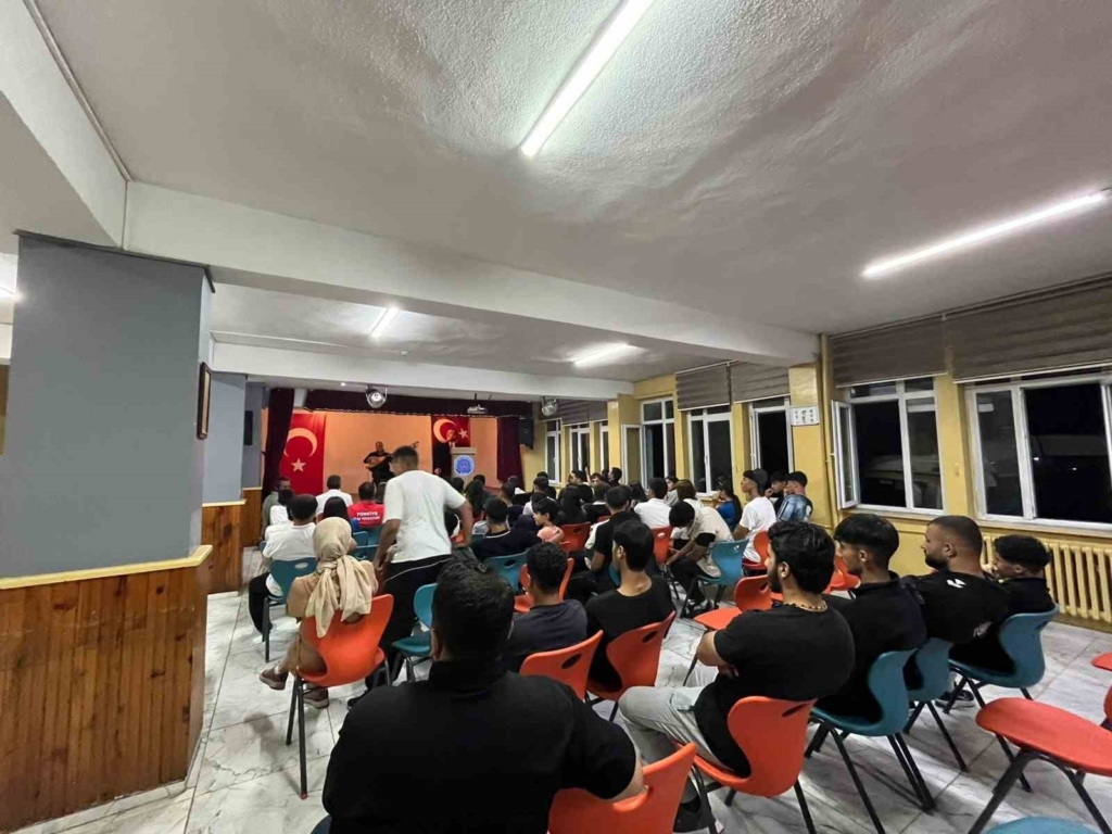 Akyaka'da rafting eğitimi alan öğrencilere kültürel etkinlik