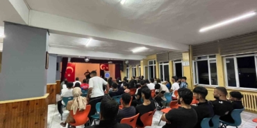 Akyaka'da rafting eğitimi alan öğrencilere kültürel etkinlik